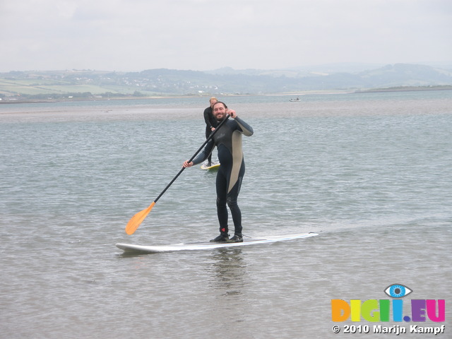 JT00940 Marijn and Brad stand up paddling (sup) on River Taw estuary